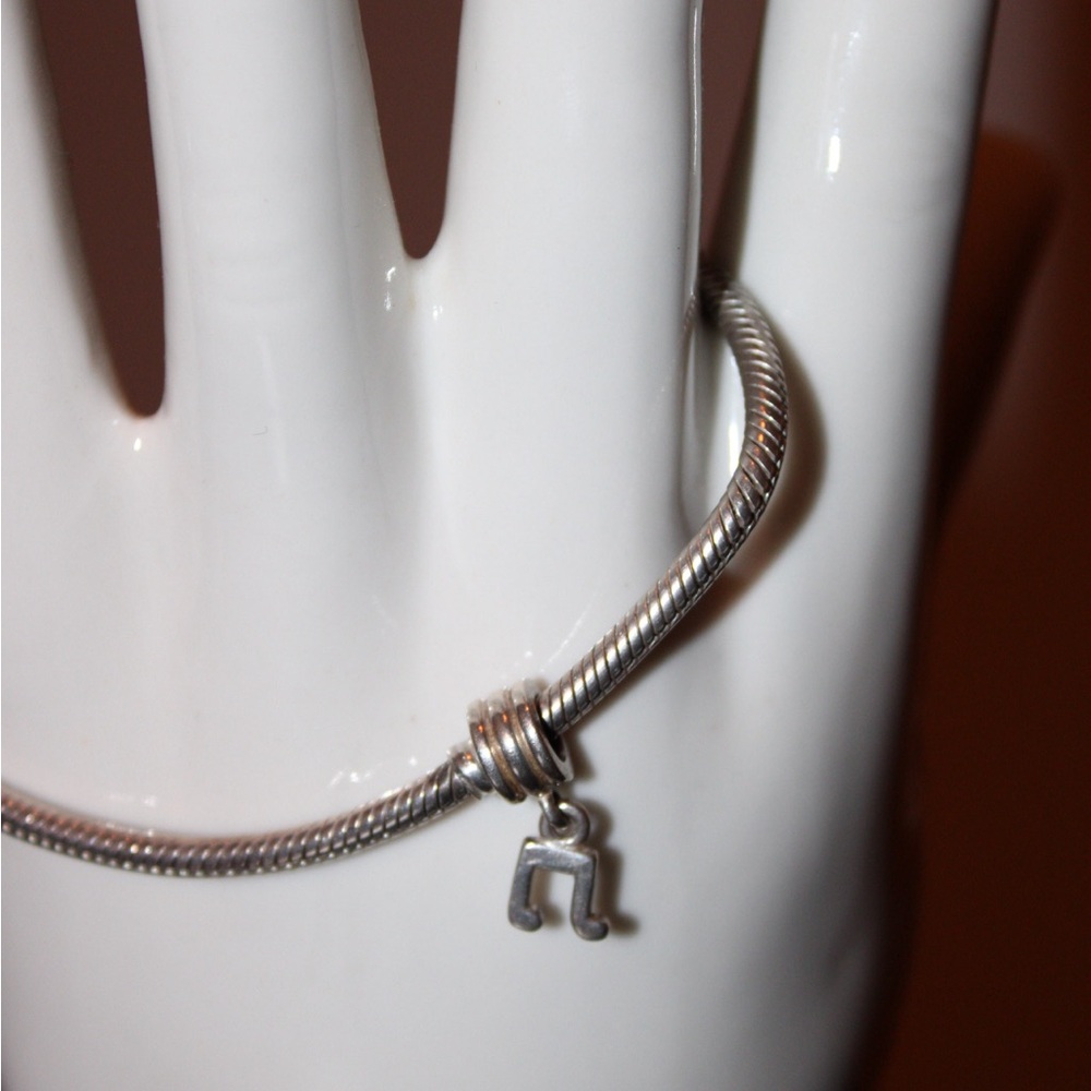 Pandora music charm